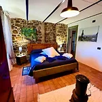مزرعة للإقامة Tenuta Di Freddano *